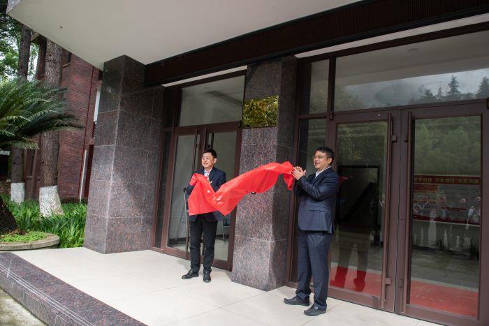 6、長(zhǎng)陽抽水蓄能項(xiàng)目籌備組揭牌(金文霞 攝) 6、長(zhǎng)陽抽水蓄能項(xiàng)目籌備組揭牌(金文霞 攝)