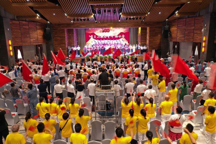 12、清江公司“唱支山歌給黨聽”歌詠會(huì)現(xiàn)場(chǎng)（呂新宇 攝）